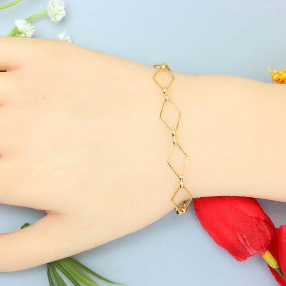 "Elegant & Trendy Bracelet, A Perfect Gift for Women, Thoughtful, EVCH1845 - Picture 4 of 10